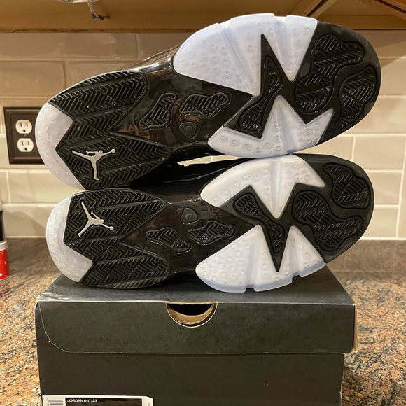 JORDAN 6-17-23 Black/Black/Metallic silver MENS size 8 - Picture 3 of 7